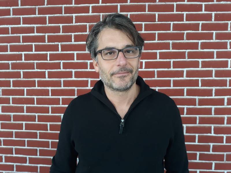 Ο Ελληνογερμανός βουλευτής του Βερολίνου Κ. Κοσμας στην "Ε": Ηλθε να βγάλει το λάδι του και “ακτινογραφεί” την πατρίδα του