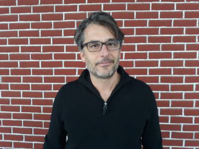 Ο Ελληνογερμανός βουλευτής του Βερολίνου Κ. Κοσμας στην &quot;Ε&quot;: Ηλθε να βγάλει το λάδι του και “ακτινογραφεί” την πατρίδα του