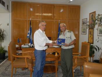 Ο Αλευράς με το διοικητή του 9ου Συντάγματος