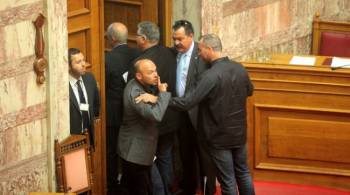 Ένταση στη Βουλή: Η αποβολή Ηλιόπουλου και τα «χάιλ Χίτλερ» της Χρυσής Αυγής (βίντεο)