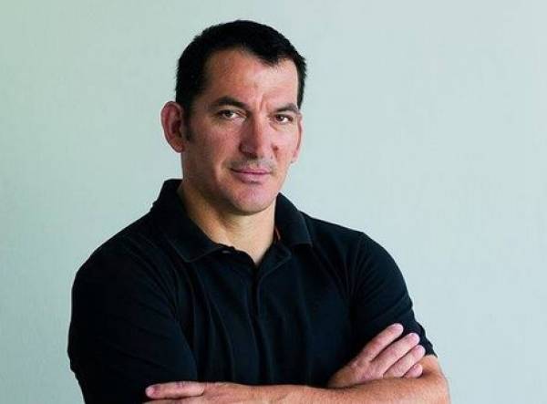 Ο Πύρρος Δήμας βάζει ξανά στη θέση της τη Χρυσή Αυγή