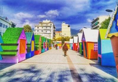 Καρναβαλικό χωριό στην πλατεία της Καλαμάτας