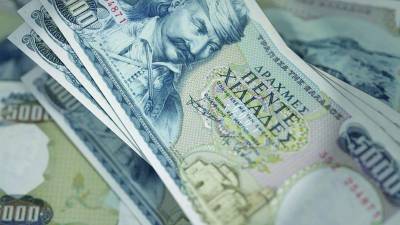 Επιχειρηματίες και πολιτικοί φλερτάρουν πάλι με τη δραχμή