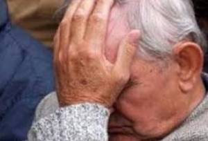 Κάνουν τους εφοριακούς  και εξαπατούν ηλικιωμένους