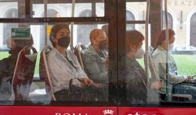 Ιταλία: Πιθανή η παράταση της μάσκας μέχρι τον Σεπτέμβριο - Πού θα πρέπει να τη φοράνε