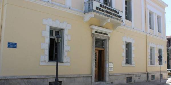 Μεγάλα θέματα, μικρές πολιτικές