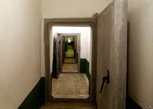 Στα άδυτα του πυρηνικού καταφυγίου του Χότζα (φωτογραφίες - βίντεο)