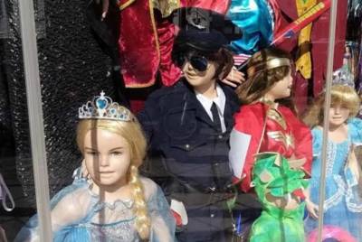 Σε αναμονή οι αποκριάτικες στολές και τα εποχικά είδη στη Θεσσαλονίκη