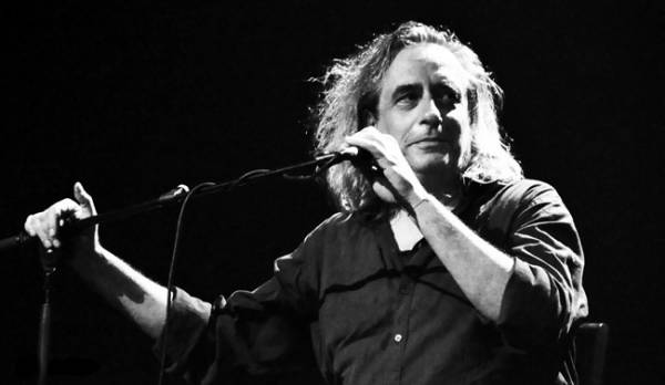 “Bayfestival” με Γιάννη Αγγελάκα από το Σύλλογο Νέων Κυπαρισσίας