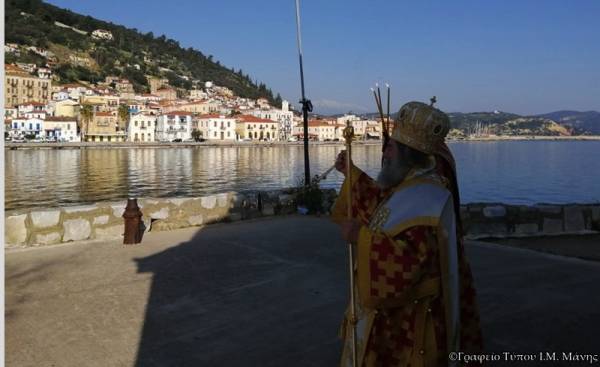 Στην Κρανάη λειτούργησε ο μητροπολίτης Μάνης - Ποίημα για την &quot;επιστροφή του Ασώτου&quot; προς τους πιστούς