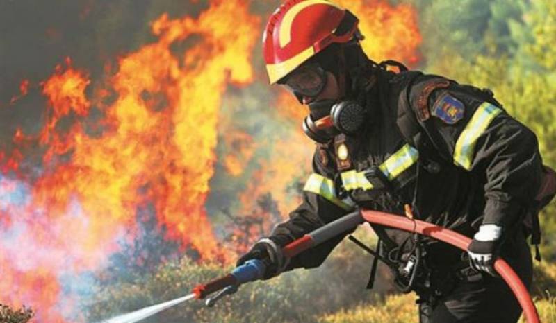 Αναζωπύρωση της φωτιά στο Σχιστό - Στην κατάσβεση της φωτιάς συμμετέχουν επίγειες δυνάμεις