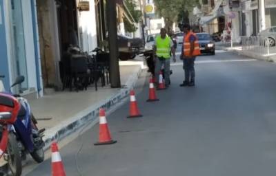 Κολονάκια και κώνοι στην πλατεία Φιλιατρών