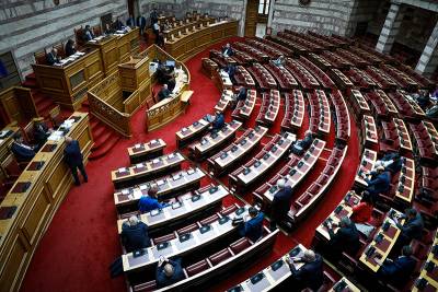 Βουλή: Ψηφίστηκε το νομοσχέδιο για τους φαρμακευτικούς συλλόγους