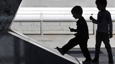 Τι προβλέπει για τις γονικές άδειες το νομοσχέδιο για την Προστασία της Εργασίας