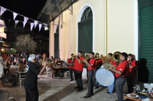 ΠΛΗΘΟΣ ΚΟΣΜΟΥ ΣΤΗ “ΜΥΛΟΠΕΤΡΑ” Μάγεψαν το κοινό τα χάλκινα πνευστά του Stojan Krstić (βίντεο)