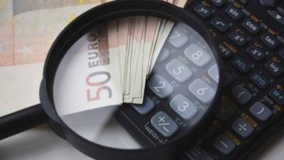 Σε πλήρη εξέλιξη οι διαβουλεύσεις για τη νέα αύξηση του κατώτατου μισθού