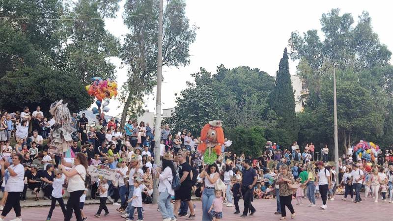 Με λουλουδένια παρέλαση ολοκληρώνεται η 13η Ανθοκομική του Δήμου Καλαμάτας