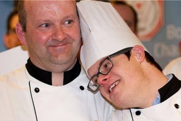 Γεύση… ζωής από μαθητευόμενο σεφ με σύνδρομο Down