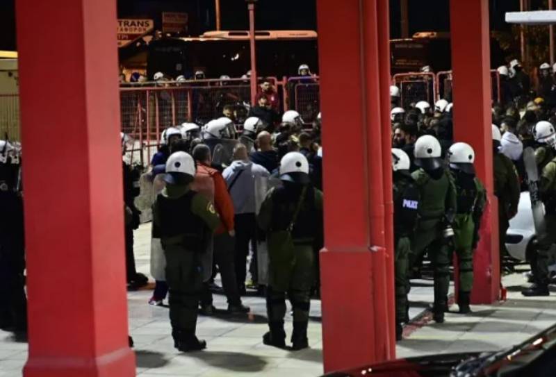 Πέθανε ο 31χρονος αστυνομικός που είχε χτυπηθεί από φωτοβολίδα στου Ρέντη