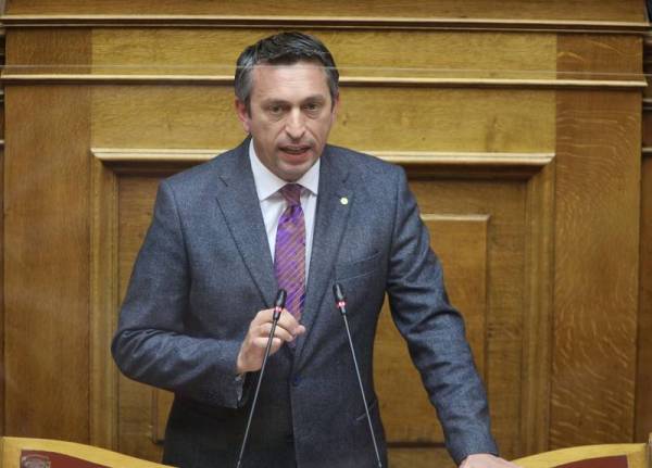 Ενίσχυση ελαιοπαραγωγών ζητεί ο Μαντάς