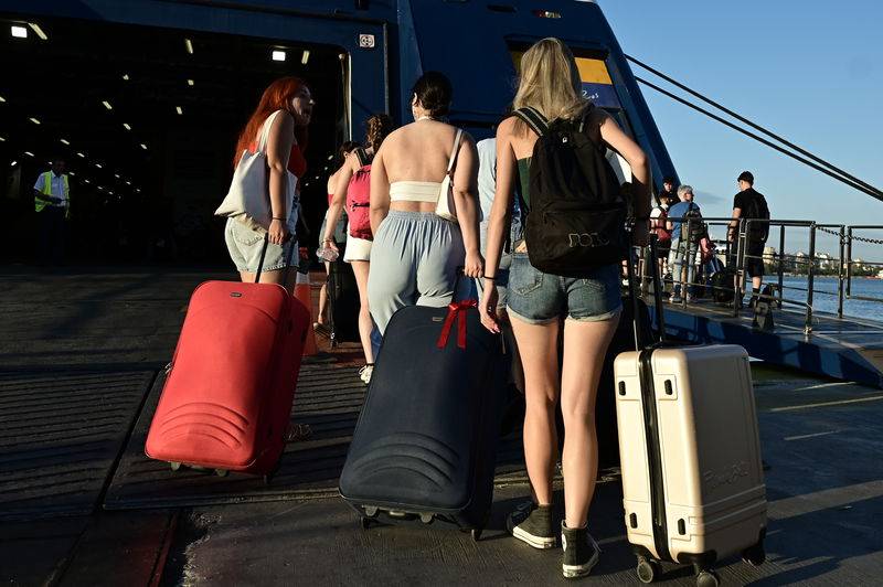 Ξεκίνησε η μεγάλη φυγή των αδειούχων του Αυγούστου (Βίντεο)