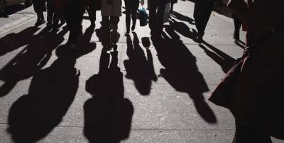 ΓΣΕΕ: Μόλις το 20% των νέων εργαζομένων ζουν μόνοι τους (Βίντεο)