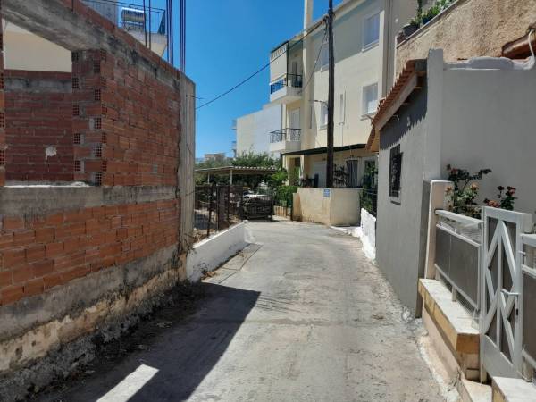 Σε εκκρεμότητα παραμένει η δημιουργία κοινόχρηστου χώρου στη Γλαύκου