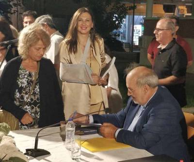 Η Παναγιωτοπούλου στην εκδήλωση για το βιβλίο του Κατσίβελα