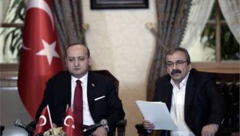 Ιστορική έκκληση Οτζαλάν προς κούρδους αυτονομιστές: «Εγκαταλείψτε τα όπλα»