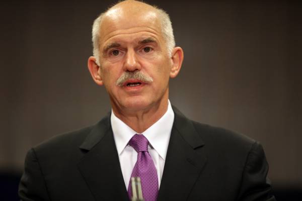 Bloomberg: Ο «παράγων Παπανδρέου» ίσως λειτουργήσει υπέρ του Σαμαρά