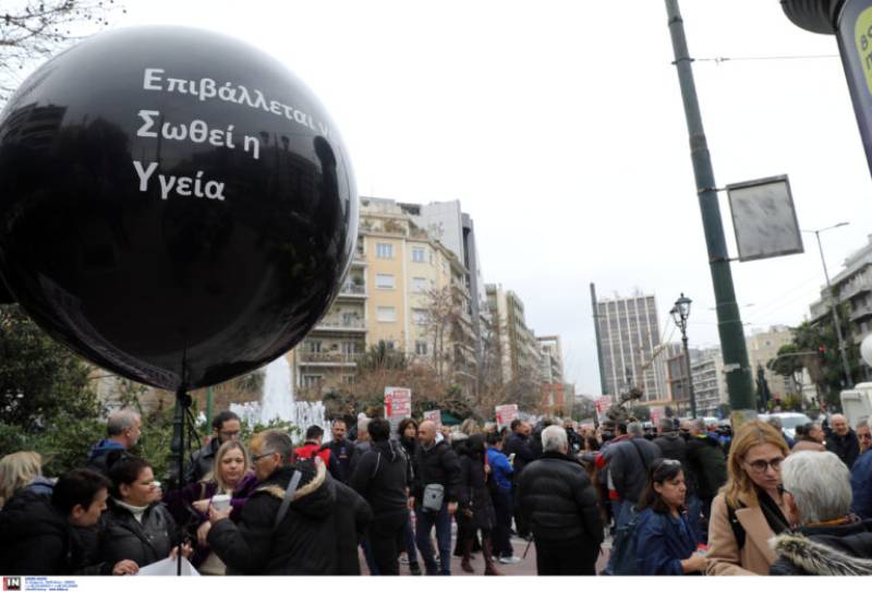Απογευματινά χειρουργεία: Στάση εργασίας και συγκέντρωση στο υπουργείο Υγείας πραγματοποιούν οι γιατροί του ΕΣΥ