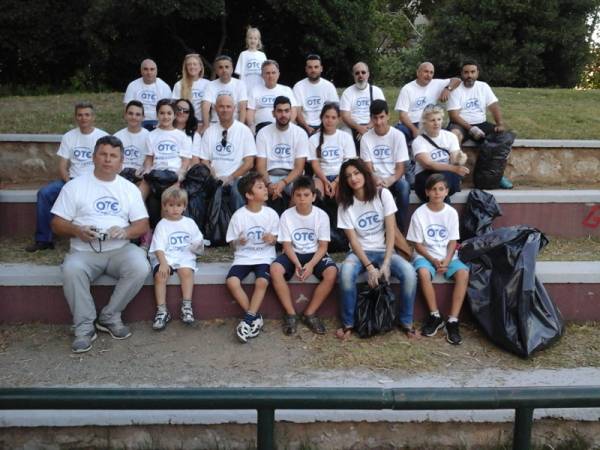 Εργαζόμενοι και συνταξιούχοι ΟΤΕ καθάρισαν το πάρκο