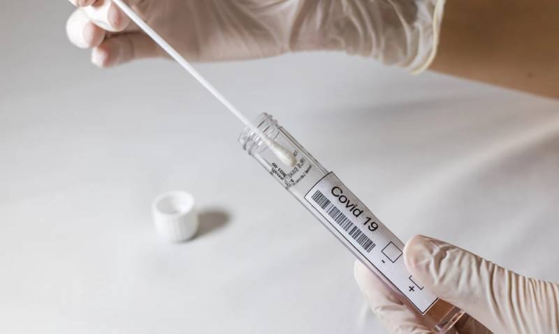 ΕΟΔΥ: 18 θάνατοι από κορονοϊό, 7 διασωληνωμένοι και 487 εισαγωγές