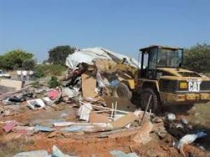 Διοικητική αποβολή στον καταυλισμό της Αγίας Τριάδας