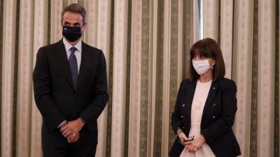 Σε τρεις ομάδες σήμερα η ορκωμοσία των νέων μελών της κυβέρνησης