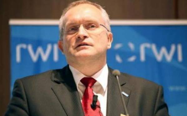 Σμιτ: Η παραμονή της Ελλάδας στην ευρωζώνη είναι η καλύτερη επιλογή