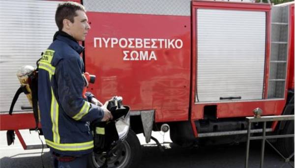 Χανιά: Αγνωστοι προκάλεσαν υλικές ζημιές στην είσοδο των γραφείων του ΣΥΡΙΖΑ