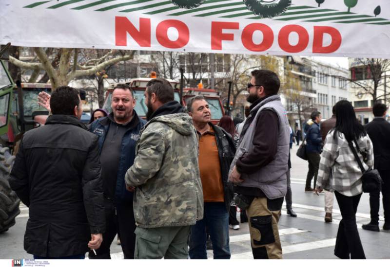 Σε εγρήγορση στα μπλόκα οι αγρότες – Διαβουλεύσεις εν όψει της συνάντησης με τον Πρωθυπουργό (βίντεο)