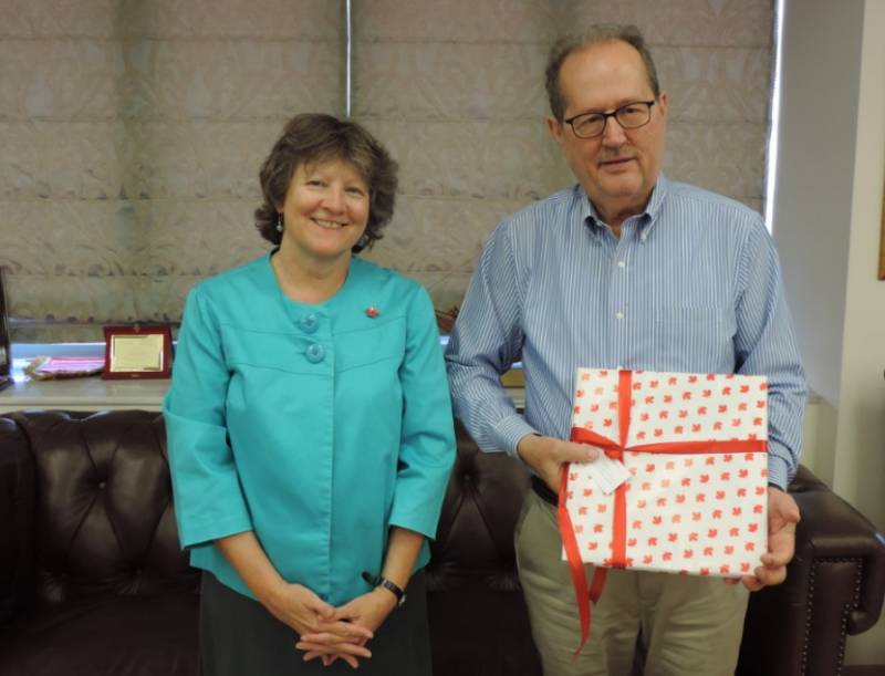 Σύμβουλος της πρεσβείας του Καναδά στο δήμαρχο Καλαμάτας