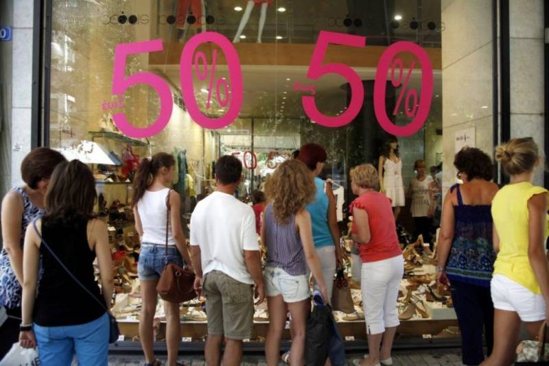 Ξεκινούν σήμερα οι θερινές εκπτώσεις - Τι να προσέξουν οι καταναλωτές (βίντεο)