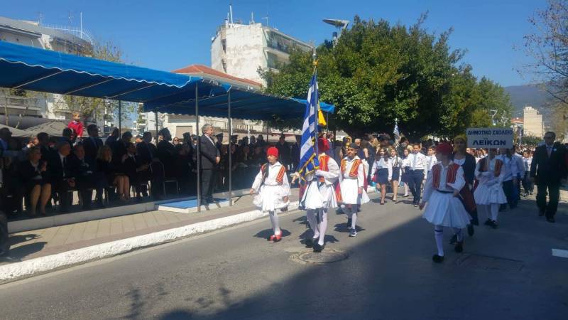 Παρέλαση με χαλαρές διαμαρτυρίες στην Καλαμάτα (βίντεο-φωτογραφίες)