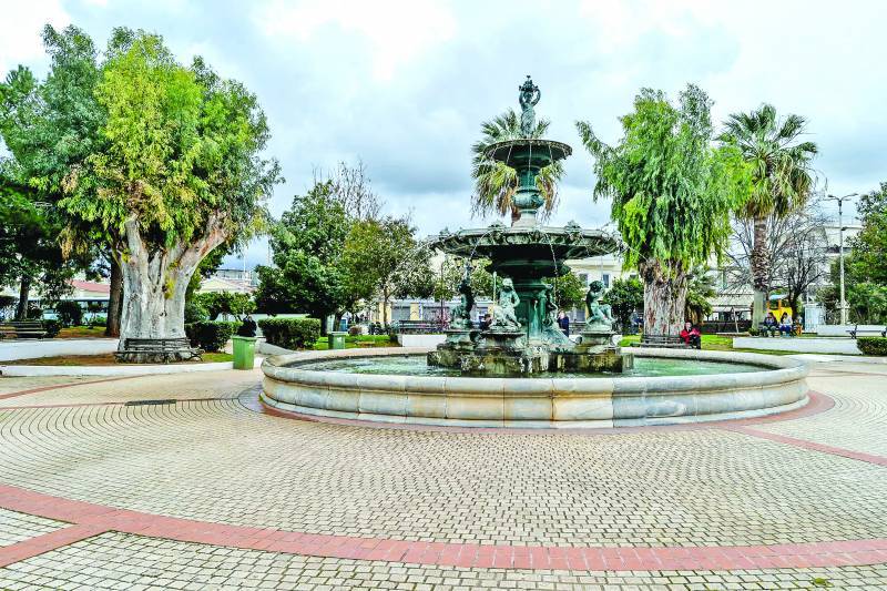 Μεταφορά περιπτέρων της πλατείας Φιλιατρών