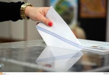 Σχέδια του Μαξίμου – αποστάσεις εταίρων: Διαρροές σεναρίων για τις δημοτικές εκλογές
