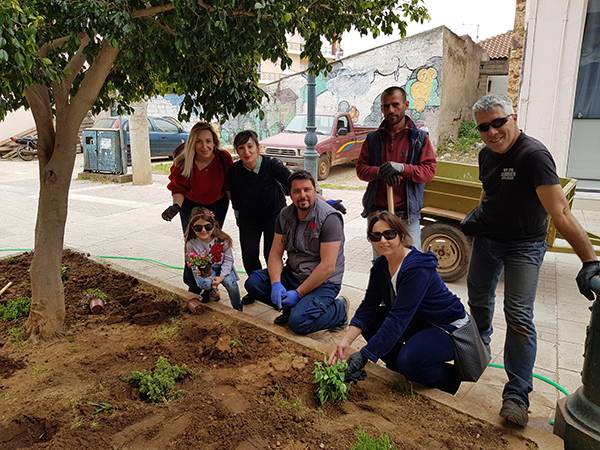Λουλούδια στο πεζόδρομο Φιλιατρών