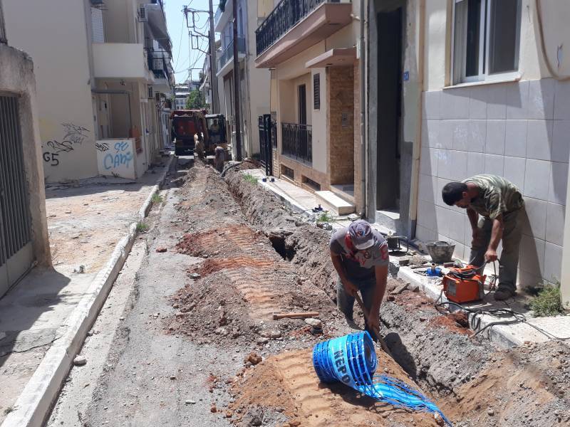 Ωρα να κλείσουν οι τομές από τα έργα ύδρευσης στο κέντρο της Καλαμάτας