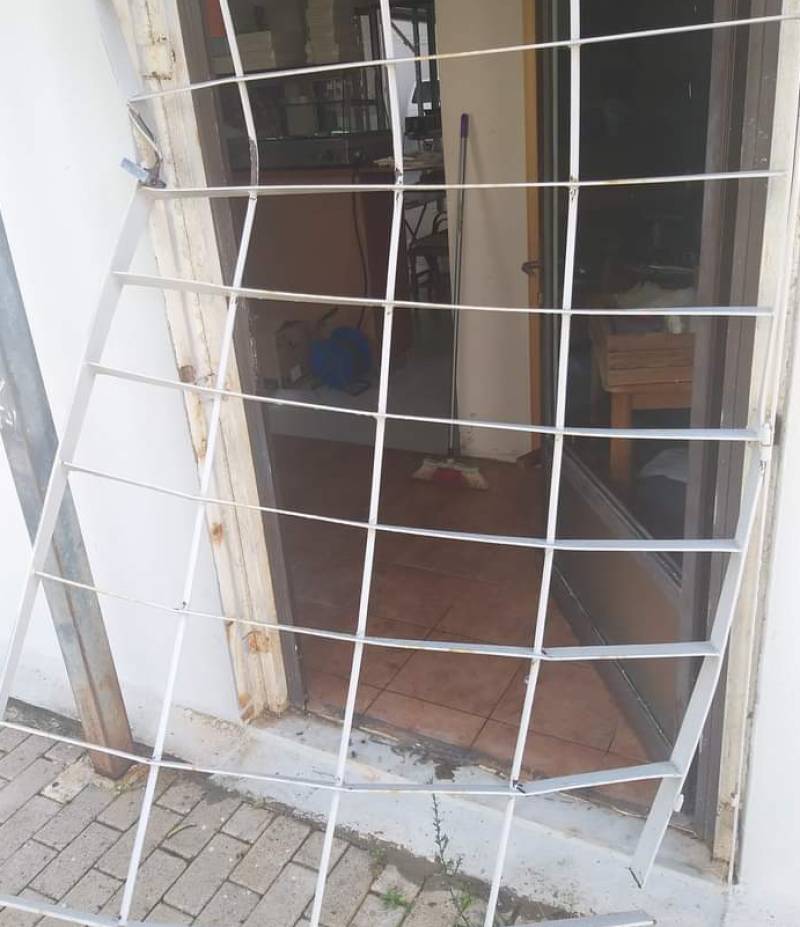 Καλαμάτα: Διέρρηξαν κατάστημα στο Δυτικό Εμπορικό Κέντρο