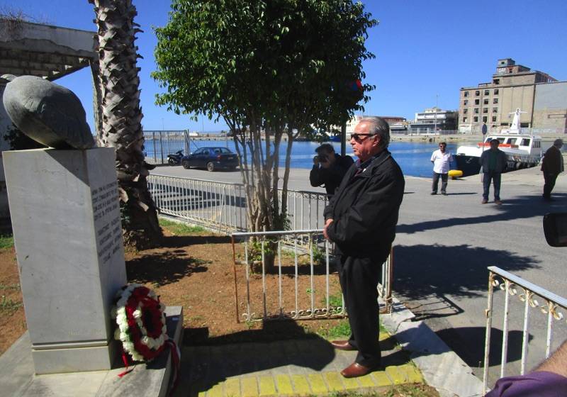 Συγκέντρωση και κατάθεση στεφάνων για την Εργατική Πρωτομαγιά στην Καλαμάτα (βίντεο-φωτογραφιες)