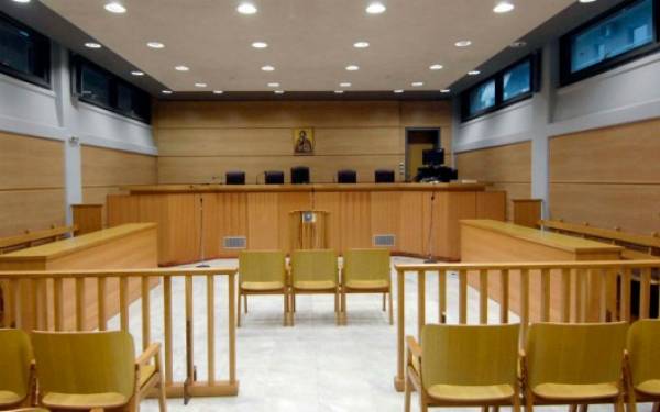 Μεσσηνία: Κάθειρξη 7 χρόνων σε τσιγγάνο για κλοπή 2 κινητών 