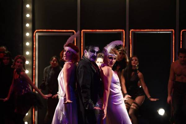 "Συν Ενα - Μιχάλης Τούμπουρος": Συνεχίζονται οι παραστάσεις του «Cabaret»