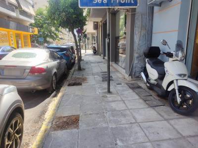 Επικίνδυνη λακκούβα δίπλα στην... ταμπέλα
